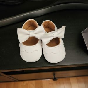 LAFEGEN Baby Girl White Mary Jane Flat with brown nonslip soft sole, dress shoes